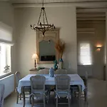 Villa The Royal Oak Otzias