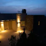 Villa The Royal Oak Otzias